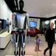 Elon Musk Sebut Robot Optimus Akan Mulai Dijual Tahun Depan