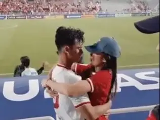 Bikin Baper! Pratama Arhan Langsung Peluk Istri usai Timnas Negara Negara Indonesia U-23 Melewati ke Semifinal