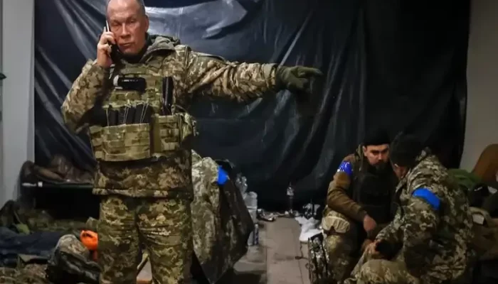 Jenderal Tertinggi tanah Ukraina Mengeluh pada Barat: Kami Hambatan Melawan Rusia