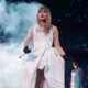 Taylor Swift pamerkan buket bunga dari U2 pada waktu Eras Tour Dublin