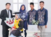 Ulfa, anak tukang ukir dengan syarat Jepara raih peringkat Magister dalam FEB UGM