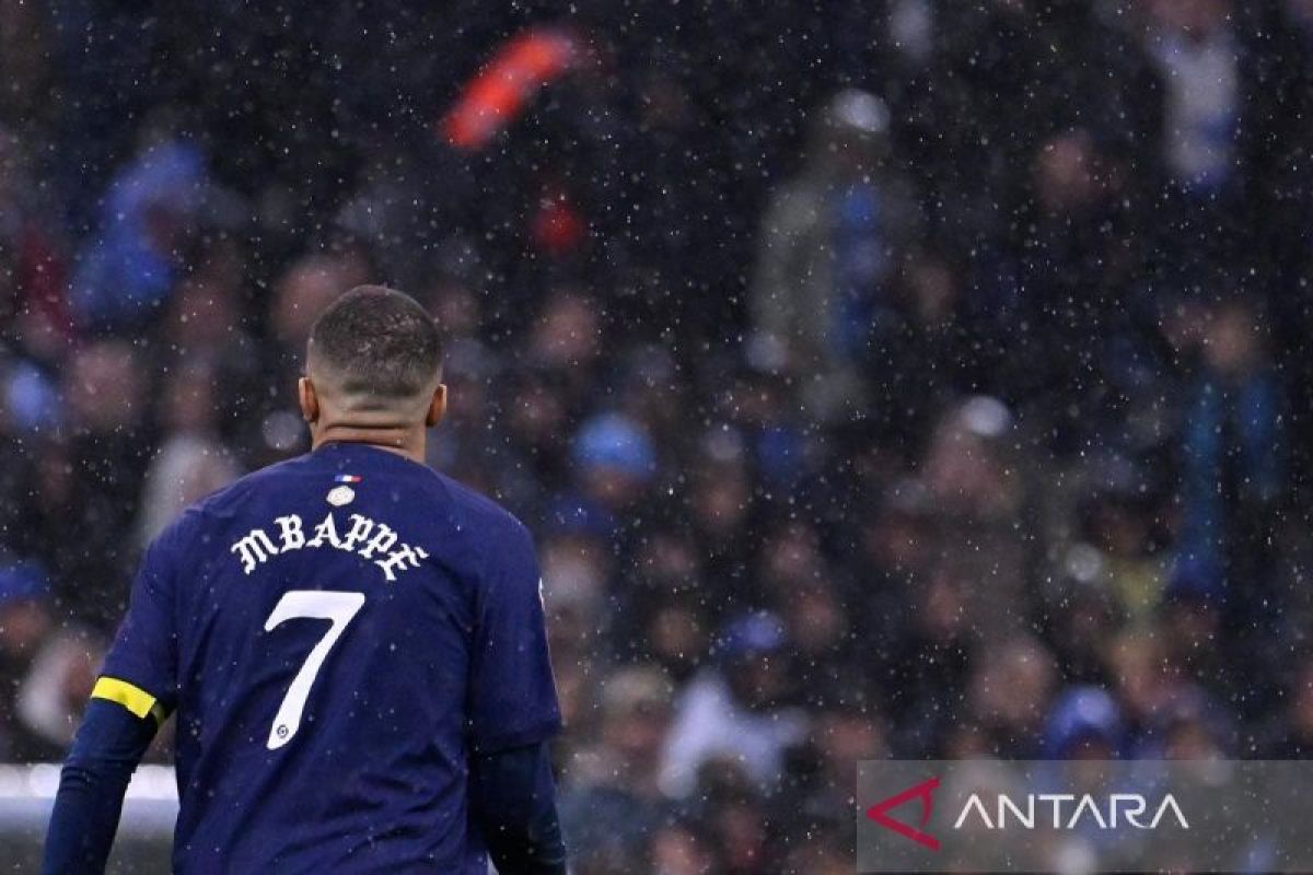 Enrique tak peduli sikap Mbappe pada pada waktu ditarik meninggalkan lawan Marseille