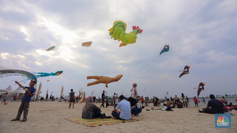 Ada Penampakan Ayam kemudian juga Kuda Laut Raksasa Terbang dalam pada Atas Pantai Ancol