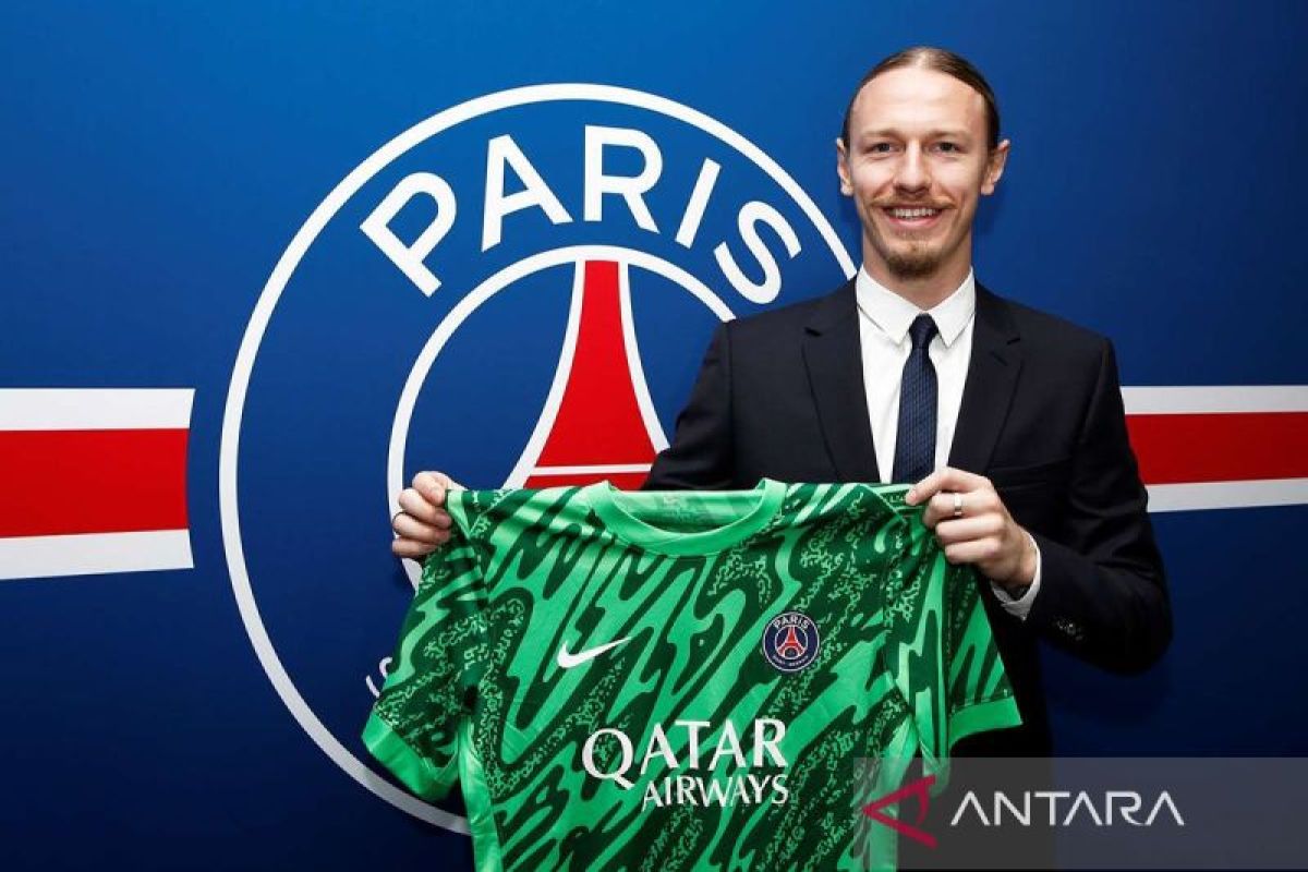 PSG rekrut kiper Matvey Safonov dari Rusia