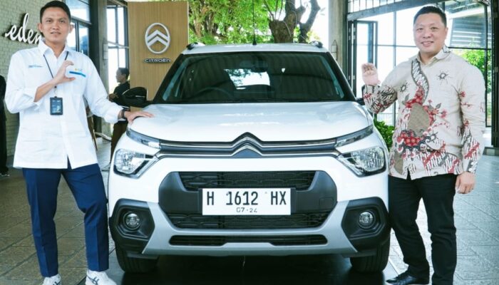 Citroen serahkan unit E-C3 All Electric untuk konsumen Semarang